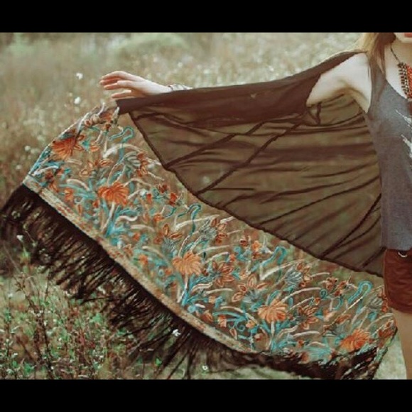 Beautiful Embroidered Tassel Kimono - Picture 8 of 8